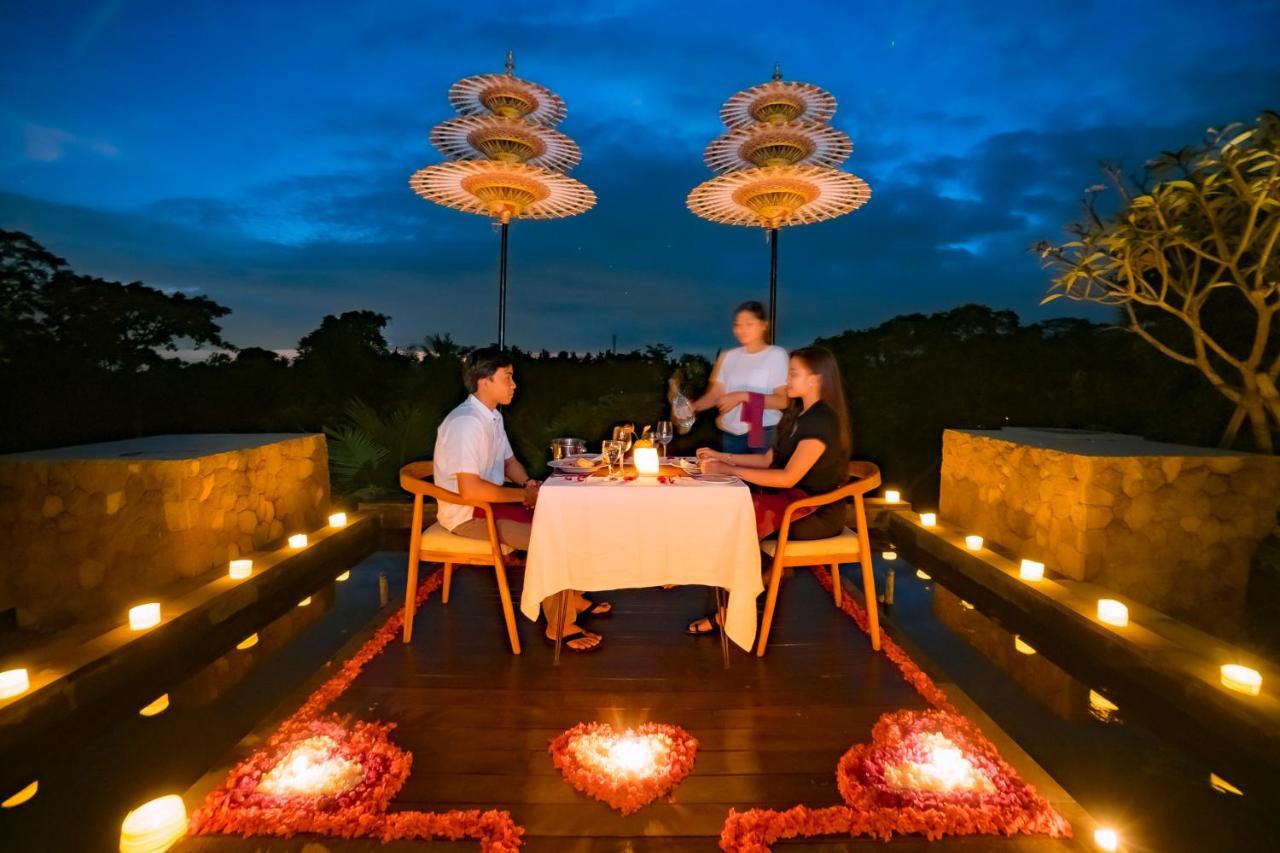 Weda Cita Resort And Spa By Mahaputra Ubud  Luaran gambar Romantic dinner at a resort in Bali, Indonesia