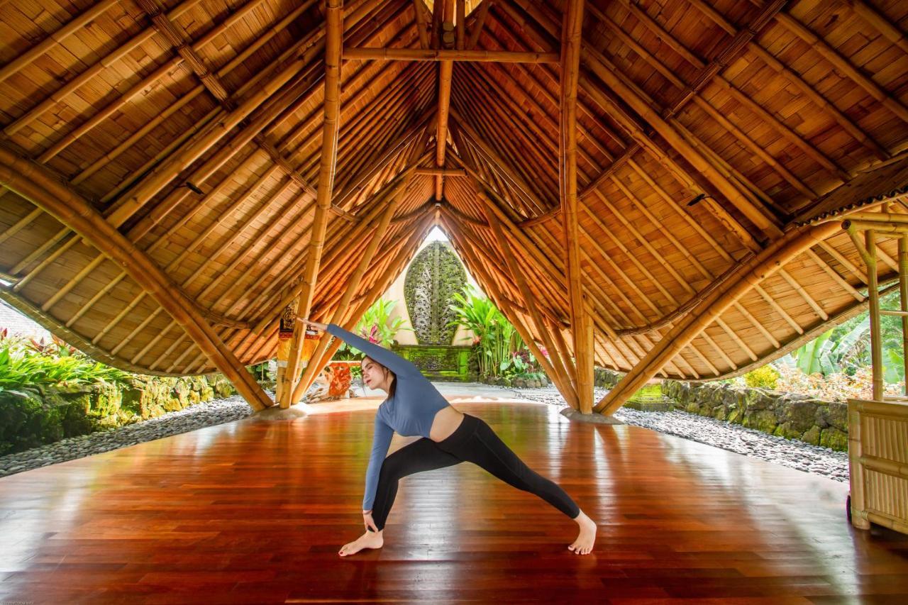 Weda Cita Resort And Spa By Mahaputra Ubud  Luaran gambar A woman practicing yoga at the Four Seasons Resort Maui